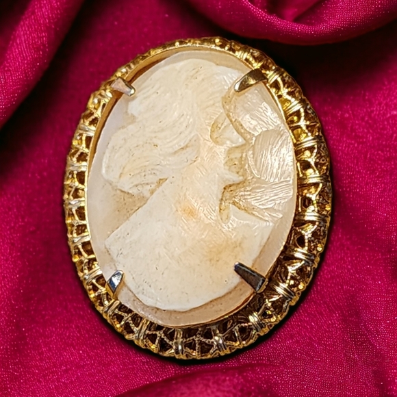 Antique Carved Cameo from 1940s - Picture 1 of 3